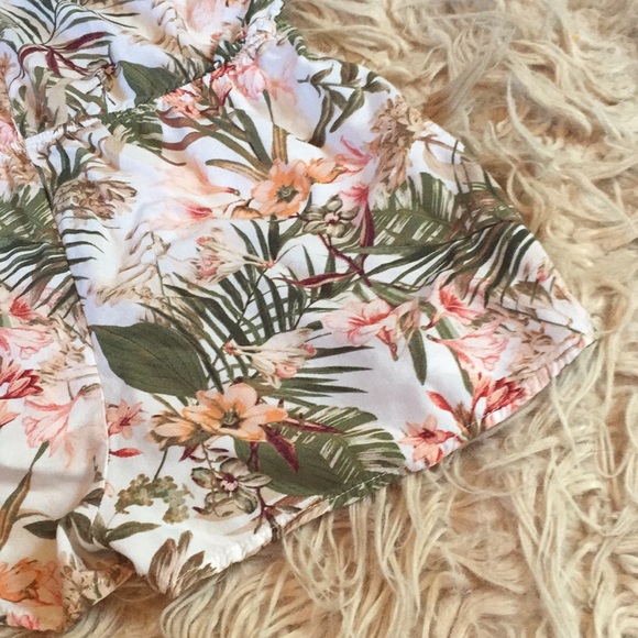 F21 Tropical Romper - Picture 5 of 7